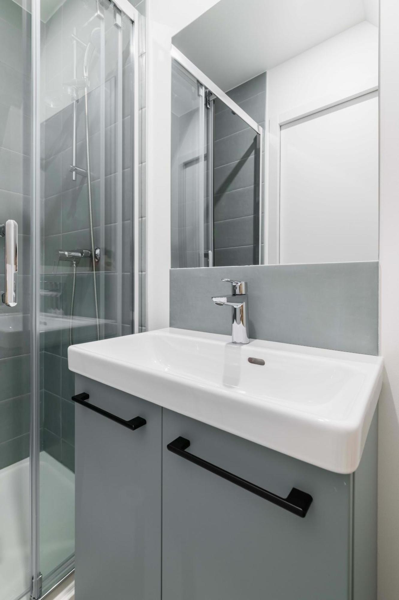 شقة 2 Pieces Refait A Neuf Dernier Etage - Paris 19 - 4P - Flat-Guest المظهر الخارجي الصورة